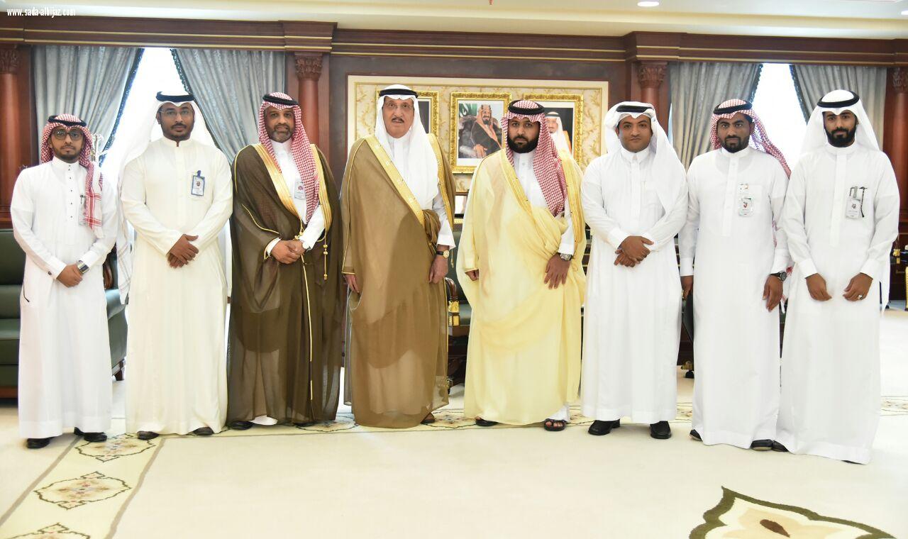     أمير منطقة جازان يدشن بمكتبه حملة التوعية بسرطان الثدي 